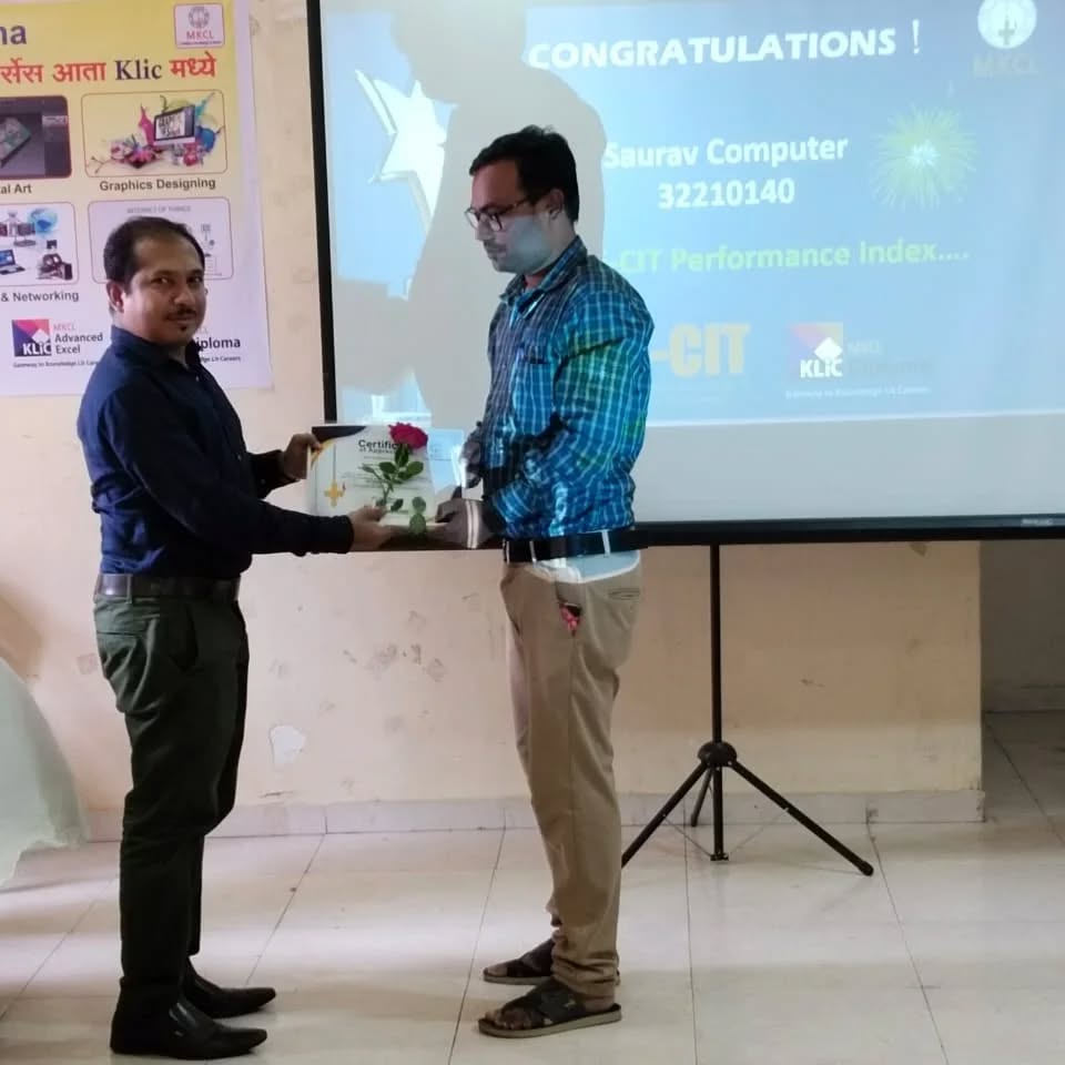Amol Sarde receiving a gift at event
